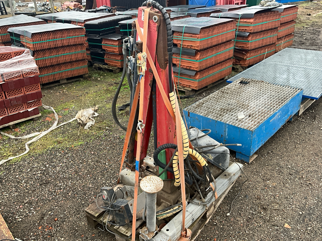 HMF 152-T2 - Bouwmaterieel: afbeelding 1 HMF 152-T2 - Bouwmaterieel: afbeelding 1