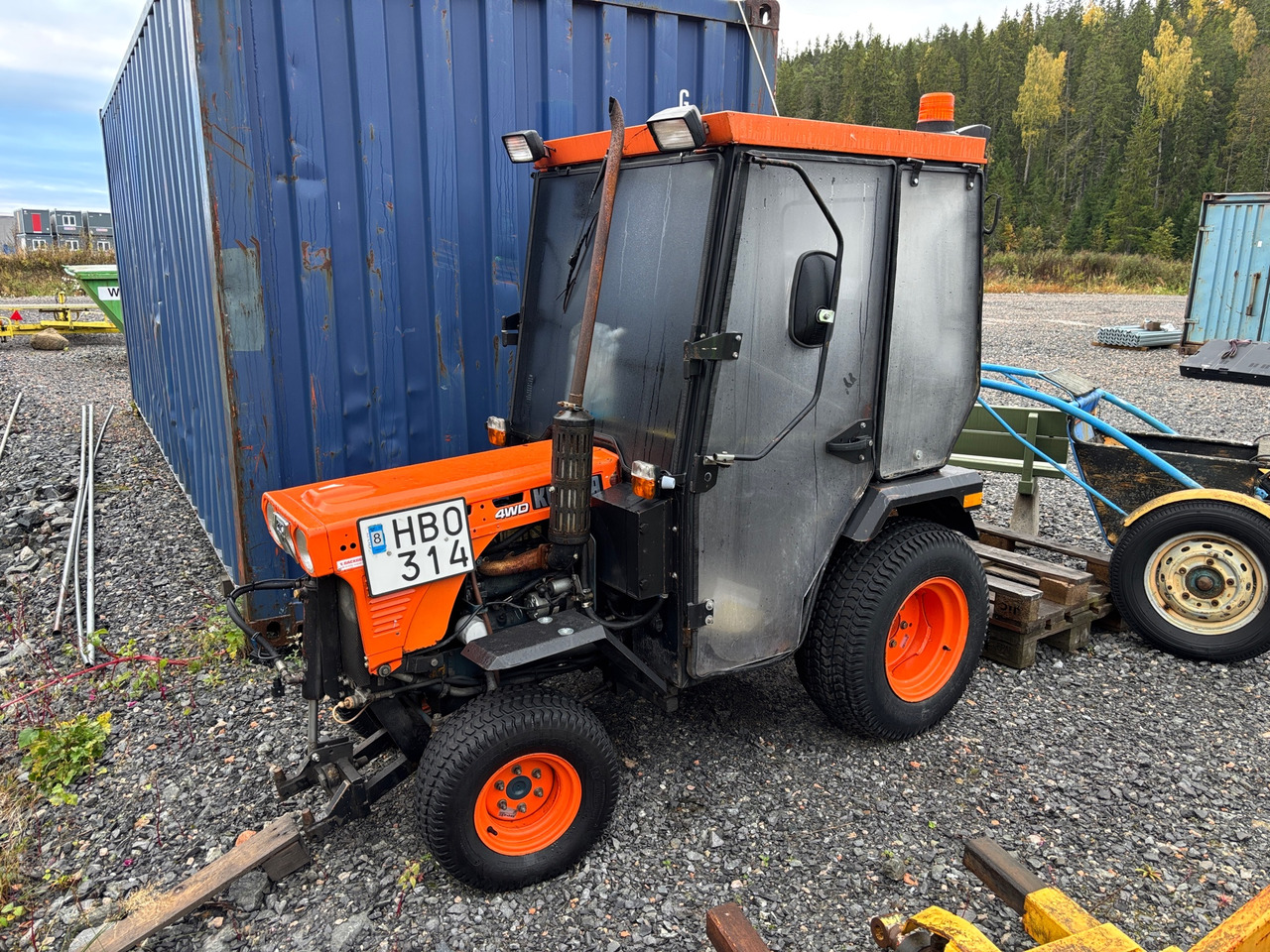 Kubota B7100 HST - Tractor: afbeelding 1 Kubota B7100 HST - Tractor: afbeelding 1