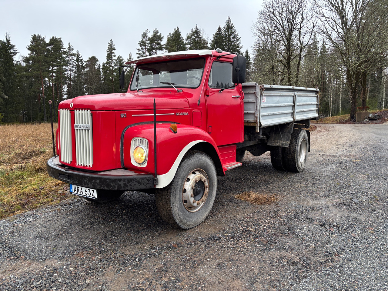 Scania 81 - Vrachtwagen met open laadbak: afbeelding 1 Scania 81 - Vrachtwagen met open laadbak: afbeelding 1
