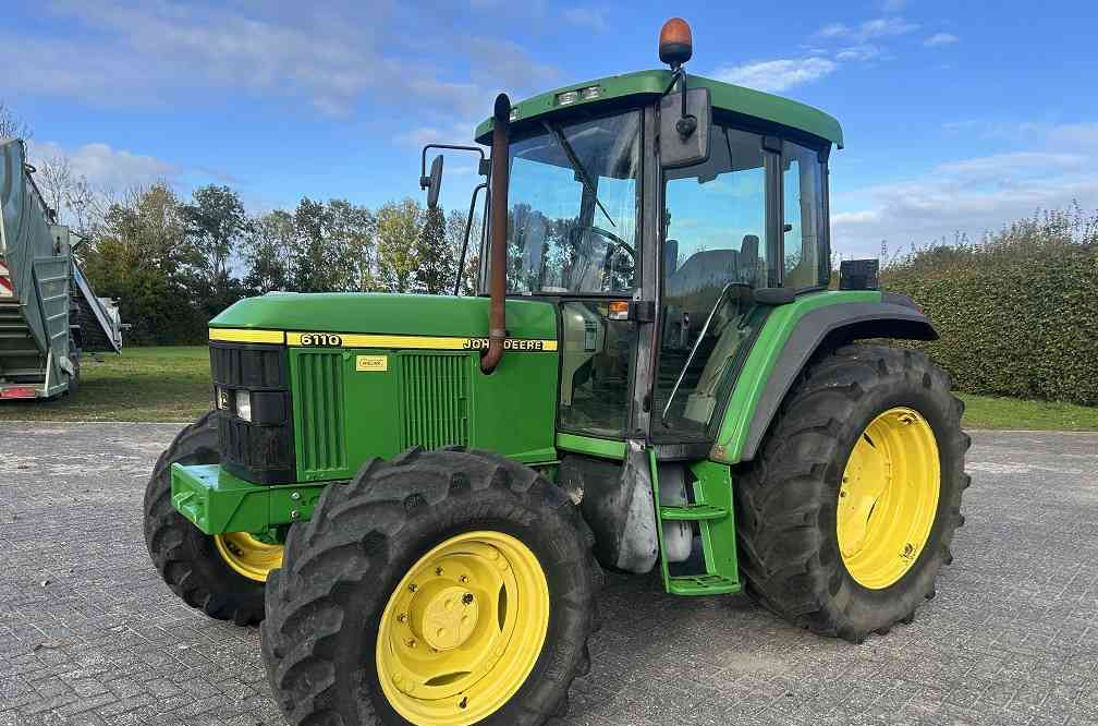 John Deere 6110 - Tractor: afbeelding 1 John Deere 6110 - Tractor: afbeelding 1
