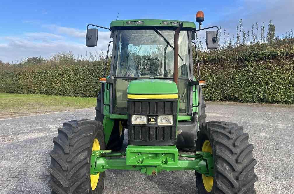 John Deere 6110 - Tractor: afbeelding 5 John Deere 6110 - Tractor: afbeelding 5