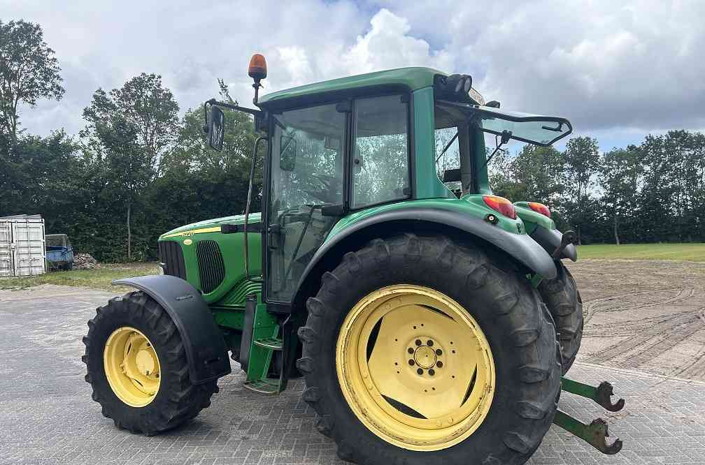 John Deere 6220 premium - Tractor: afbeelding 2 John Deere 6220 premium - Tractor: afbeelding 2