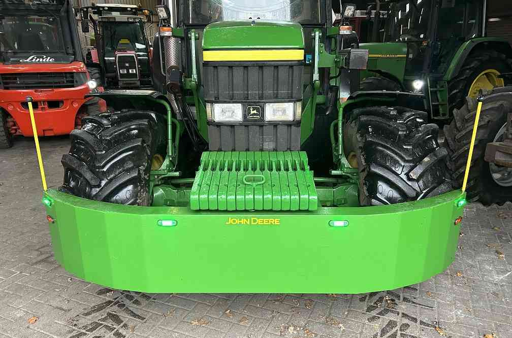 John Deere frontbumper - Bumper voor Landbouwmachine: afbeelding 1 John Deere frontbumper - Bumper voor Landbouwmachine: afbeelding 1