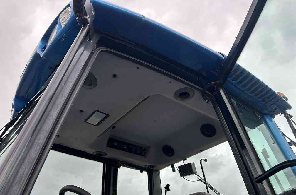 Valtra T130 trekker - Tractor: afbeelding 5 Valtra T130 trekker - Tractor: afbeelding 5