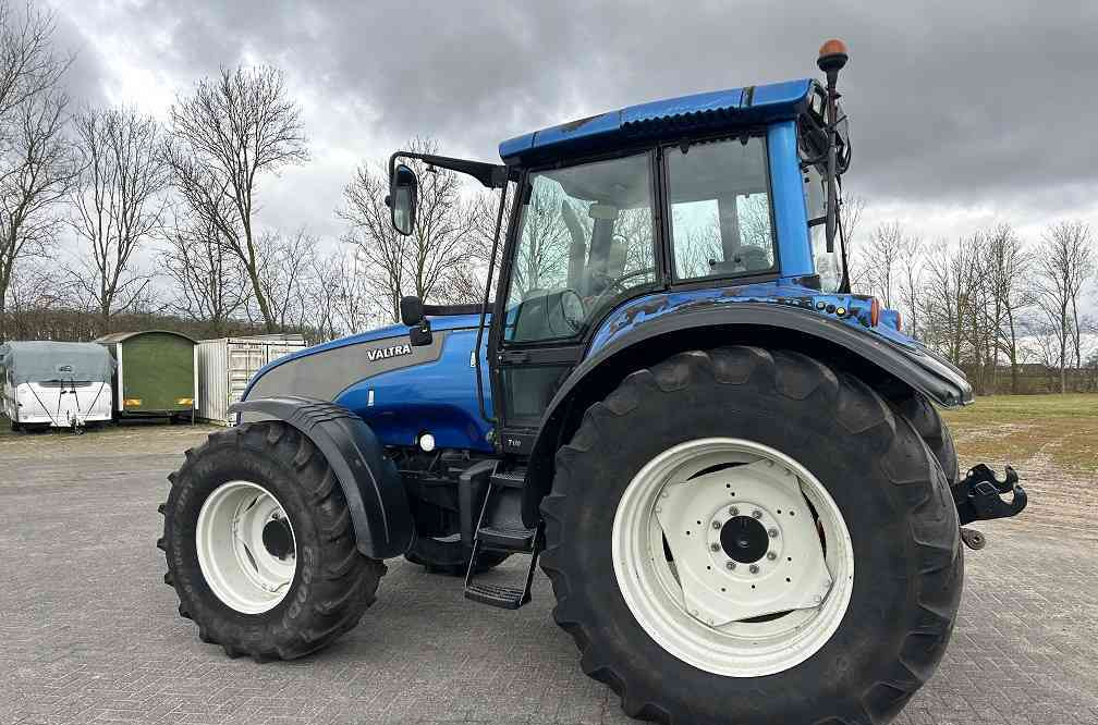 Valtra T130 trekker - Tractor: afbeelding 2 Valtra T130 trekker - Tractor: afbeelding 2