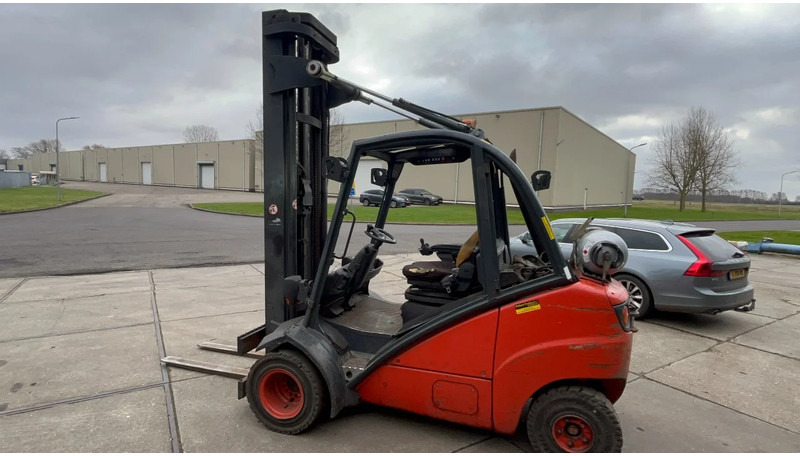 Linde H35T Linde H35 T - LPG heftruck: afbeelding 2 Linde H35T Linde H35 T - LPG heftruck: afbeelding 2