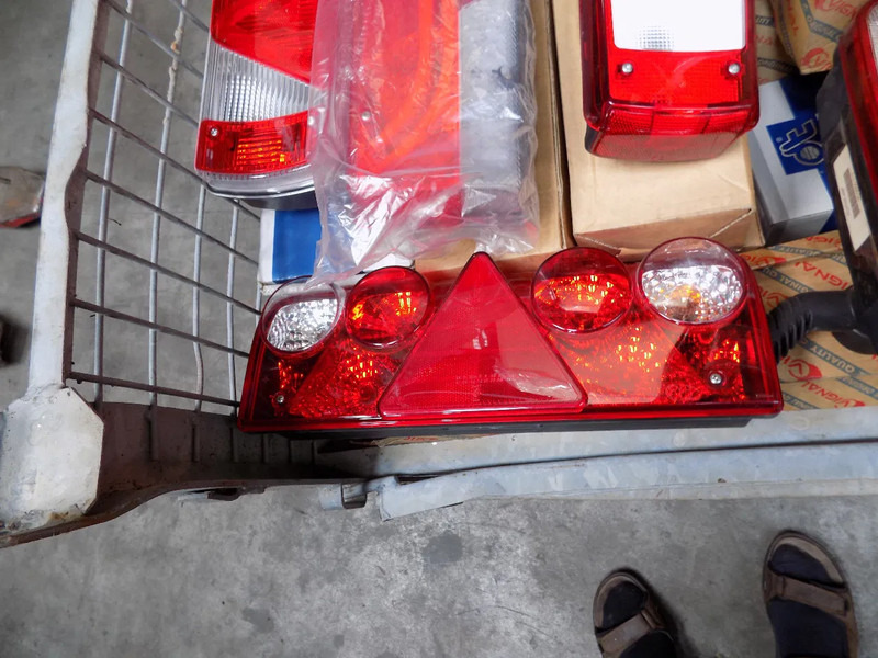 Achterlicht verlichting voor truck en trailer HELLA VERLICHTING truck en trailer: afbeelding 8 Achterlicht verlichting voor truck en trailer HELLA VERLICHTING truck en trailer: afbeelding 8