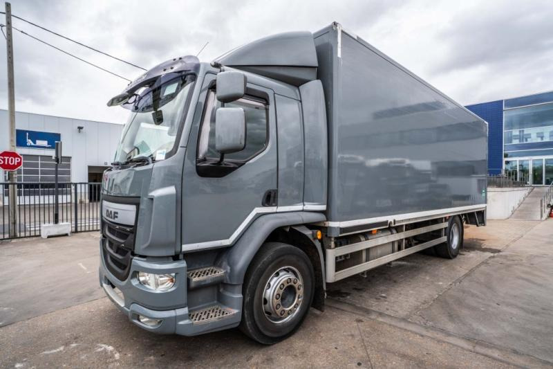 DAF LF 55.220(19 T-E6 )+DHOLLANDIA 2TON - Bakwagen: afbeelding 1 DAF LF 55.220(19 T-E6 )+DHOLLANDIA 2TON - Bakwagen: afbeelding 1