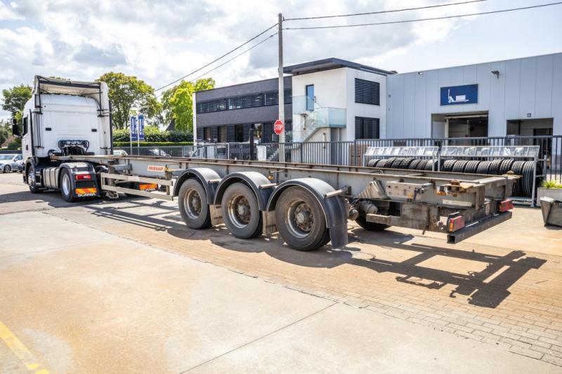 Fruehauf CONTAINERCHASSIS 40' - Containertransporter/ Wissellaadbak oplegger: afbeelding 1 Fruehauf CONTAINERCHASSIS 40' - Containertransporter/ Wissellaadbak oplegger: afbeelding 1