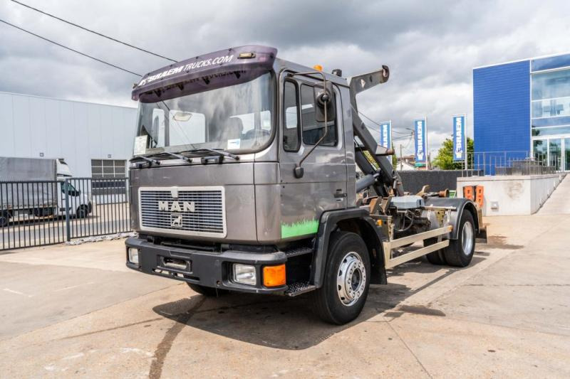 MAN 18.222 F - Haakarmsysteem vrachtwagen: afbeelding 1 MAN 18.222 F - Haakarmsysteem vrachtwagen: afbeelding 1