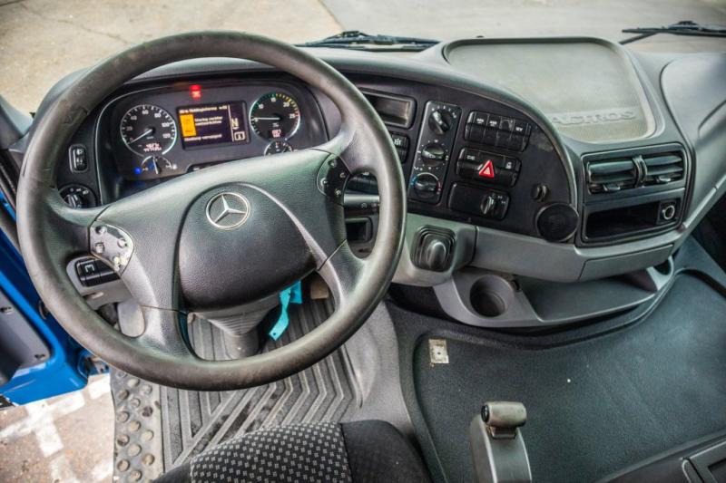 Interieur foto 1: Kipper vrachtwagen Mercedes ACTROS 3241 K-MP3-8X4