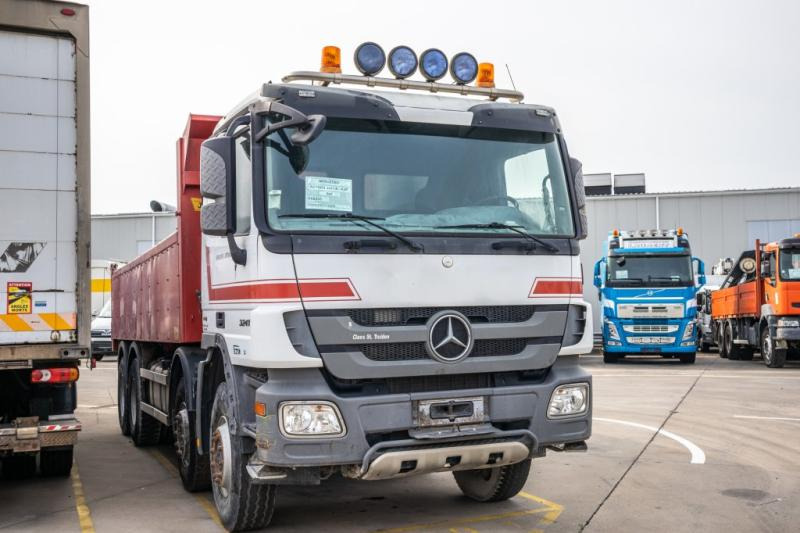 Mercedes ACTROS 3241 K -MP3-E5-Fire damage/dégâts du feu - Kipper vrachtwagen: afbeelding 2 Mercedes ACTROS 3241 K -MP3-E5-Fire damage/dégâts du feu - Kipper vrachtwagen: afbeelding 2