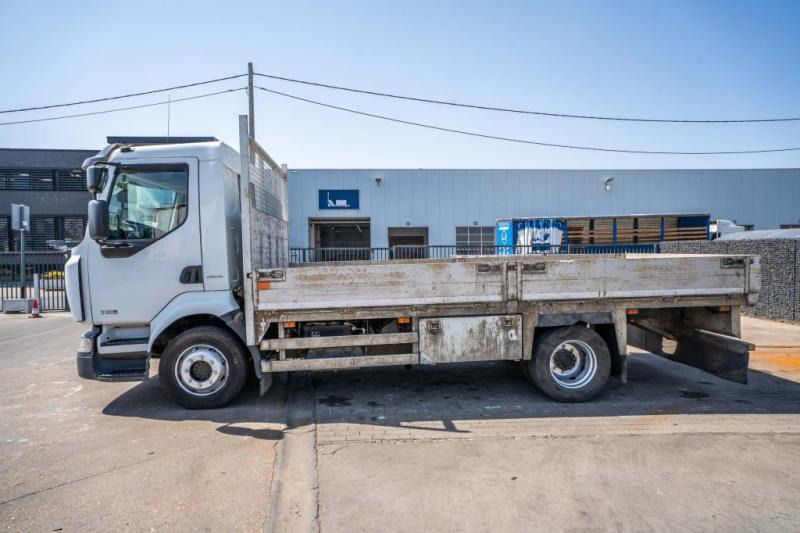 Renault MIDLUM 220 (12T) DXI - Vrachtwagen met open laadbak: afbeelding 3 Renault MIDLUM 220 (12T) DXI - Vrachtwagen met open laadbak: afbeelding 3