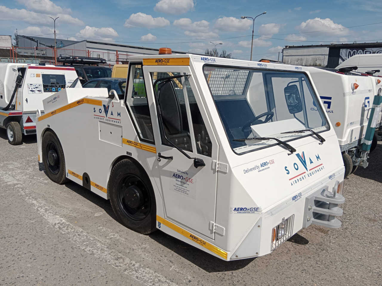 SOVAM K100 - Vliegtuigtrekker: afbeelding 1 SOVAM K100 - Vliegtuigtrekker: afbeelding 1