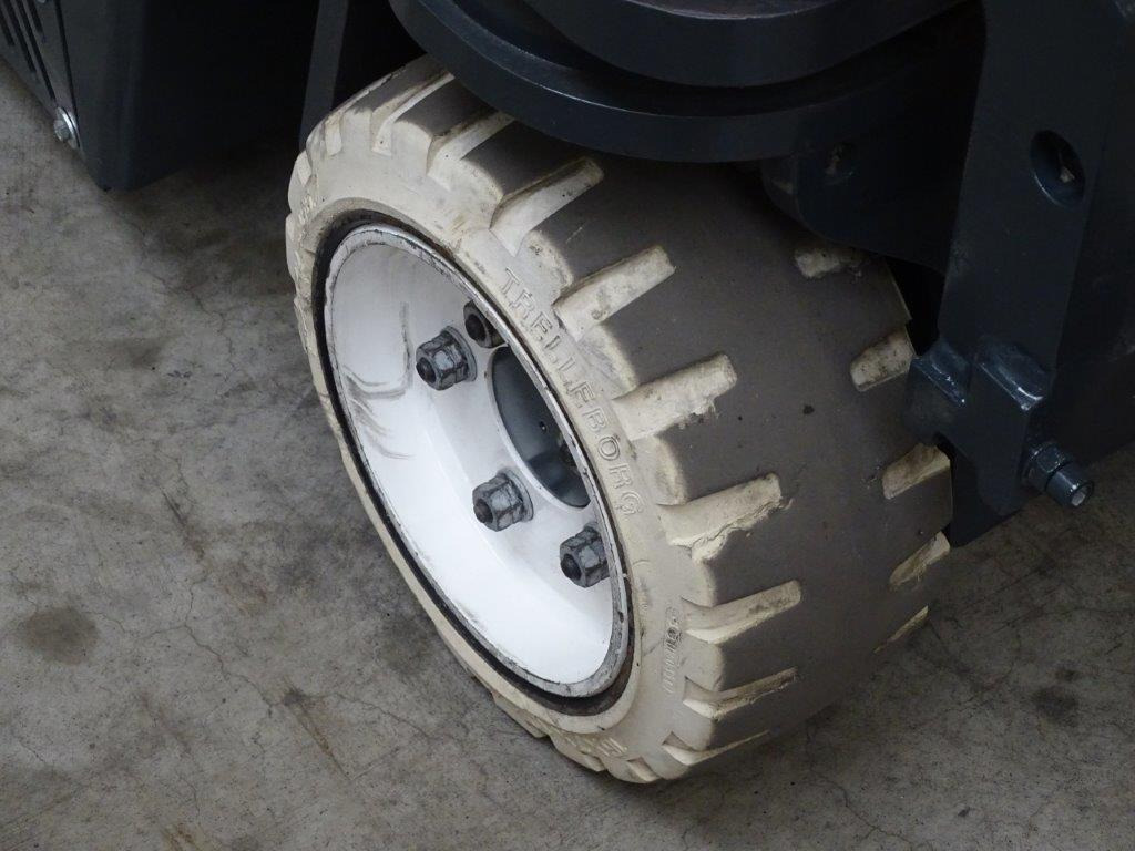 Combilift C2500CB - TRIPLEX - 4-weg zijlader: afbeelding 2 Combilift C2500CB - TRIPLEX - 4-weg zijlader: afbeelding 2