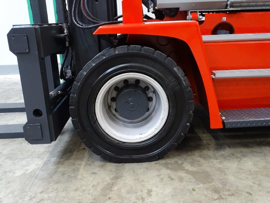 Kalmar DCE120-6 - Empty Containers Handler - Diesel heftruck: afbeelding 2 Kalmar DCE120-6 - Empty Containers Handler - Diesel heftruck: afbeelding 2