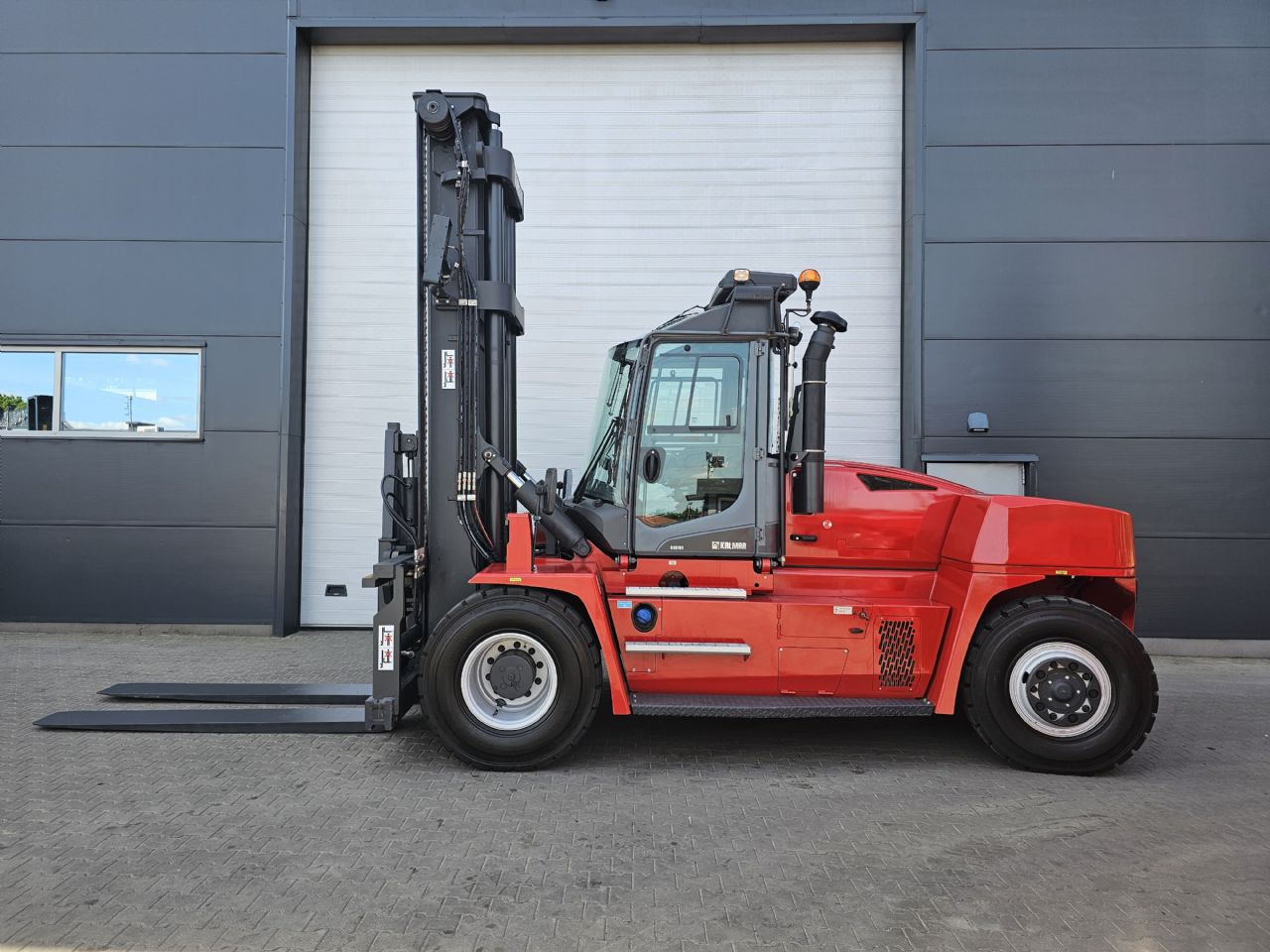 Kalmar DCG150-12 - Diesel heftruck: afbeelding 1 Kalmar DCG150-12 - Diesel heftruck: afbeelding 1