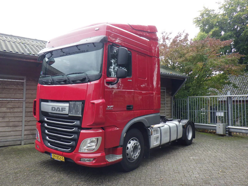 DAF XF 440 8 Tons vooras / Standairco / Standkachel - Trekker: afbeelding 1 DAF XF 440 8 Tons vooras / Standairco / Standkachel - Trekker: afbeelding 1