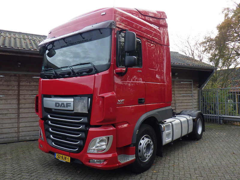 DAF XF 440 NEW TACHO / Holland Truck / 8 Tons vooras / Standairco / Standkachel - Trekker: afbeelding 1 DAF XF 440 NEW TACHO / Holland Truck / 8 Tons vooras / Standairco / Standkachel - Trekker: afbeelding 1