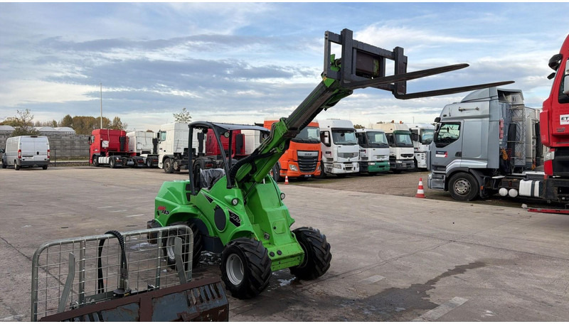 Avant 745 TDL (BELGIAN MACHINE / TOP CONDITION / 4X4 OPTIDRIVE / INCL ATTACHMENTS) - Compacte rupslader: afbeelding 2 Avant 745 TDL (BELGIAN MACHINE / TOP CONDITION / 4X4 OPTIDRIVE / INCL ATTACHMENTS) - Compacte rupslader: afbeelding 2