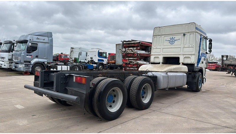 DAF XF 95.430 (EURO 3 / 10 TYRES / 6X2 / MANUAL GEARBOX / BOITE MANUELLE) - Chassis vrachtwagen: afbeelding 4 DAF XF 95.430 (EURO 3 / 10 TYRES / 6X2 / MANUAL GEARBOX / BOITE MANUELLE) - Chassis vrachtwagen: afbeelding 4