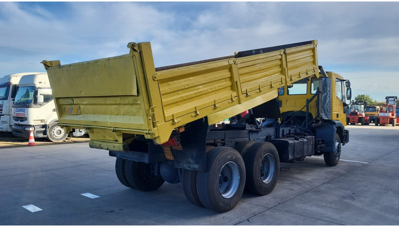 Iveco Eurocargo 260 E 27 (SUSPENSION LAMES / STEEL SUSPENSION / 6X4) - Kipper vrachtwagen: afbeelding 4 Iveco Eurocargo 260 E 27 (SUSPENSION LAMES / STEEL SUSPENSION / 6X4) - Kipper vrachtwagen: afbeelding 4