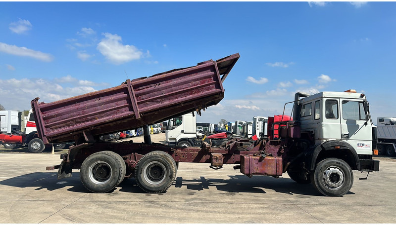 Iveco MAGIRUS 260 - 34 (LIVRAISON GRATUITE AU PORT D'ANVERS / POMPE MANUELLE) - Kipper vrachtwagen: afbeelding 3 Iveco MAGIRUS 260 - 34 (LIVRAISON GRATUITE AU PORT D'ANVERS / POMPE MANUELLE) - Kipper vrachtwagen: afbeelding 3