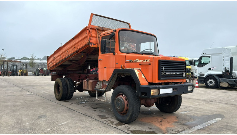 Iveco Magirus 160 - 15 (GRAND PONT / LAMES / 4X4) - Kipper vrachtwagen: afbeelding 4 Iveco Magirus 160 - 15 (GRAND PONT / LAMES / 4X4) - Kipper vrachtwagen: afbeelding 4