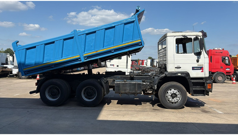 MAN 26.322 (MANUAL PUMP / POMPE MANUELLE / LAMES / GRAND PONT / BIG AXLE) - Kipper vrachtwagen: afbeelding 4 MAN 26.322 (MANUAL PUMP / POMPE MANUELLE / LAMES / GRAND PONT / BIG AXLE) - Kipper vrachtwagen: afbeelding 4