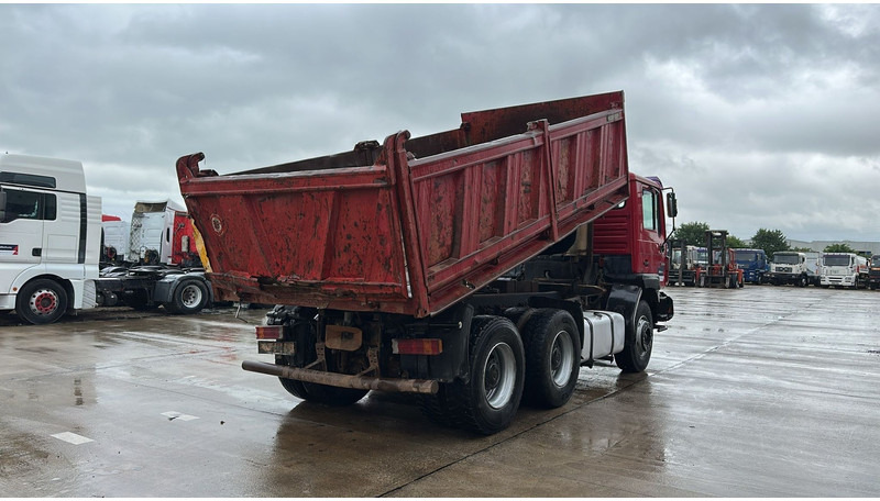 MAN 26.403 (STEEL SUSPENSION / VERY CLEAN / 6 CYLINDER / BIG AXLE / EURO 2) - Kipper vrachtwagen: afbeelding 4 MAN 26.403 (STEEL SUSPENSION / VERY CLEAN / 6 CYLINDER / BIG AXLE / EURO 2) - Kipper vrachtwagen: afbeelding 4
