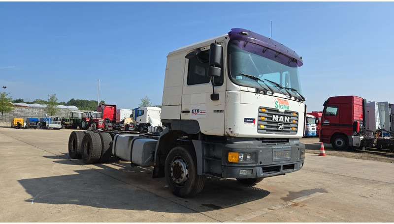 MAN 26.414 (6X4 / 6 CYLINDER / MANUAL GEARBOX / 10 TYRES / LONG CHASSIS / EURO 2) - Chassis vrachtwagen: afbeelding 3 MAN 26.414 (6X4 / 6 CYLINDER / MANUAL GEARBOX / 10 TYRES / LONG CHASSIS / EURO 2) - Chassis vrachtwagen: afbeelding 3
