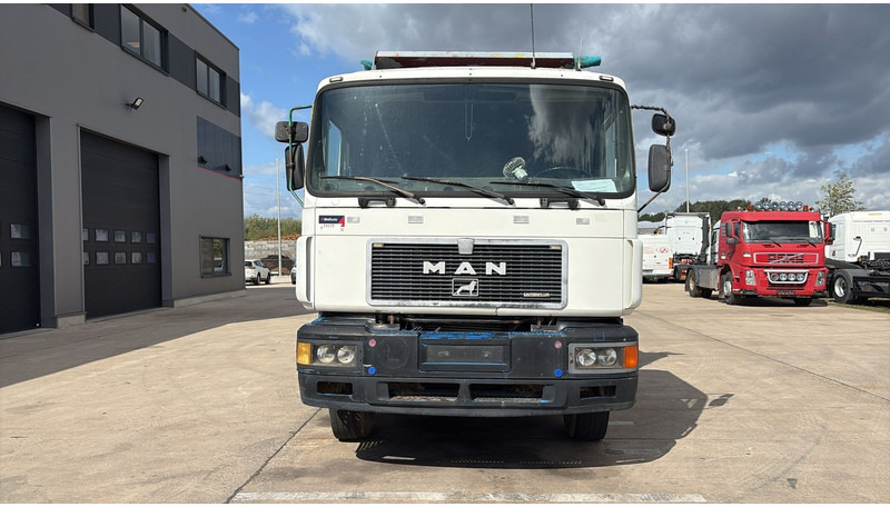 MAN 33.462 (MANUAL PUMP / POMPE MANUELLE / LAMES / GRAND PONT / 6 CYLINDER) - Kipper vrachtwagen: afbeelding 5 MAN 33.462 (MANUAL PUMP / POMPE MANUELLE / LAMES / GRAND PONT / 6 CYLINDER) - Kipper vrachtwagen: afbeelding 5