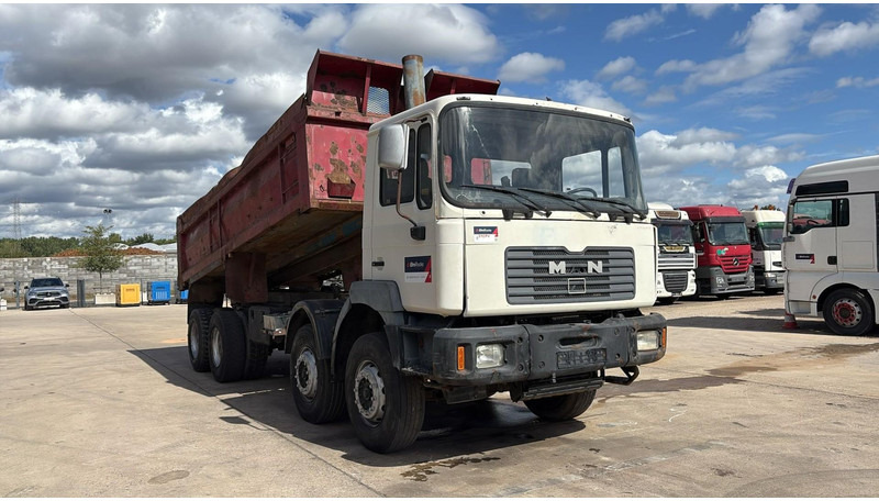 MAN 35.372 (MANUAL PUMP / 6 CYLINDER / BIG AXLE / STEEL SUSP.) - Kipper vrachtwagen: afbeelding 2 MAN 35.372 (MANUAL PUMP / 6 CYLINDER / BIG AXLE / STEEL SUSP.) - Kipper vrachtwagen: afbeelding 2