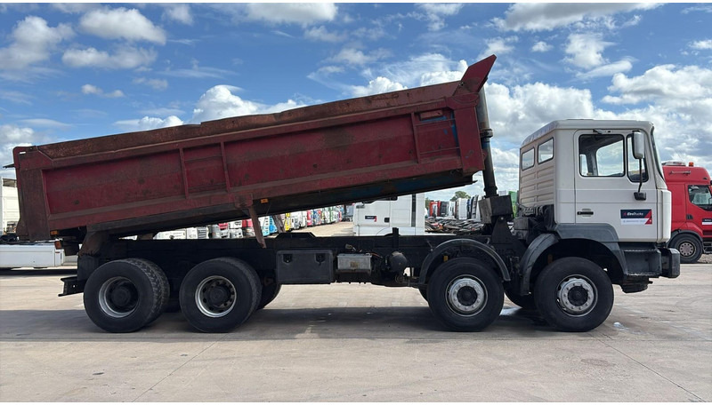 MAN 35.372 (MANUAL PUMP / 6 CYLINDER / BIG AXLE / STEEL SUSP.) - Kipper vrachtwagen: afbeelding 3 MAN 35.372 (MANUAL PUMP / 6 CYLINDER / BIG AXLE / STEEL SUSP.) - Kipper vrachtwagen: afbeelding 3