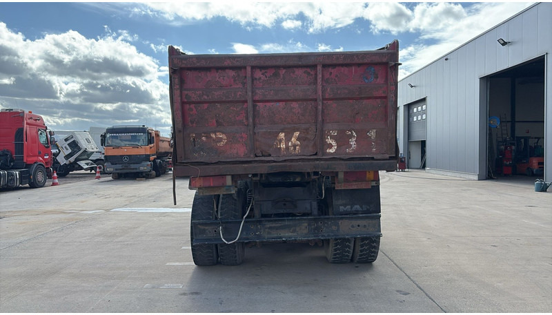 MAN 35.372 (MANUAL PUMP / 6 CYLINDER / BIG AXLE / STEEL SUSP.) - Kipper vrachtwagen: afbeelding 5 MAN 35.372 (MANUAL PUMP / 6 CYLINDER / BIG AXLE / STEEL SUSP.) - Kipper vrachtwagen: afbeelding 5
