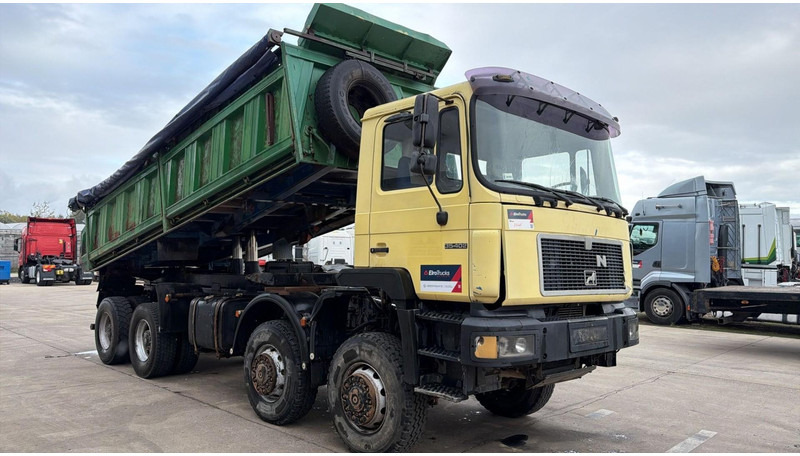 MAN 35.402 (8X8 / BIG AXLES / GRAND PONT / LAMES / STEEL SUSP. / 6 CYLINDER) - Kipper vrachtwagen: afbeelding 3 MAN 35.402 (8X8 / BIG AXLES / GRAND PONT / LAMES / STEEL SUSP. / 6 CYLINDER) - Kipper vrachtwagen: afbeelding 3