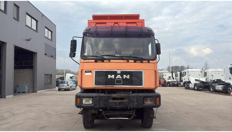 MAN 35.403 (8X6 / 3 PONTS / LAMES / GRAND PONT / 6 CYLINDER / STEEL SUSP.) - Kipper vrachtwagen: afbeelding 2 MAN 35.403 (8X6 / 3 PONTS / LAMES / GRAND PONT / 6 CYLINDER / STEEL SUSP.) - Kipper vrachtwagen: afbeelding 2