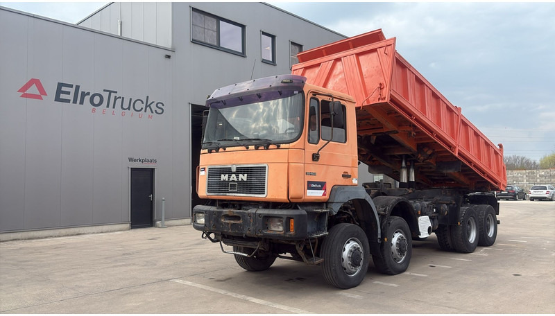 MAN 35.403 (8X6 / 3 PONTS / LAMES / GRAND PONT / 6 CYLINDER / STEEL SUSP.) - Kipper vrachtwagen: afbeelding 1 MAN 35.403 (8X6 / 3 PONTS / LAMES / GRAND PONT / 6 CYLINDER / STEEL SUSP.) - Kipper vrachtwagen: afbeelding 1
