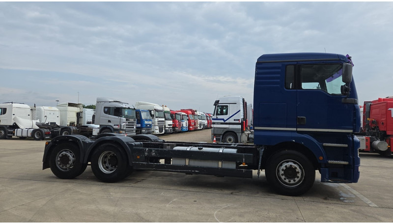MAN TGA 26.460 (MANUAL PUMP / POMPE MANUELLE / MANUAL GEARBOX / BOITE MANUELLE / 6X2 / FRONT STEEL / DEVANT LAMES) - Chassis vrachtwagen: afbeelding 4 MAN TGA 26.460 (MANUAL PUMP / POMPE MANUELLE / MANUAL GEARBOX / BOITE MANUELLE / 6X2 / FRONT STEEL / DEVANT LAMES) - Chassis vrachtwagen: afbeelding 4