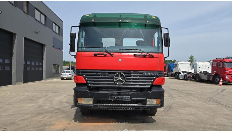 Mercedes-Benz ACTROS 2640 (EPS / 3 PEDALES / V6 / LAMES / GRAND PONT / EURO 2 / SEMI-AUTO) - Chassis vrachtwagen: afbeelding 2 Mercedes-Benz ACTROS 2640 (EPS / 3 PEDALES / V6 / LAMES / GRAND PONT / EURO 2 / SEMI-AUTO) - Chassis vrachtwagen: afbeelding 2