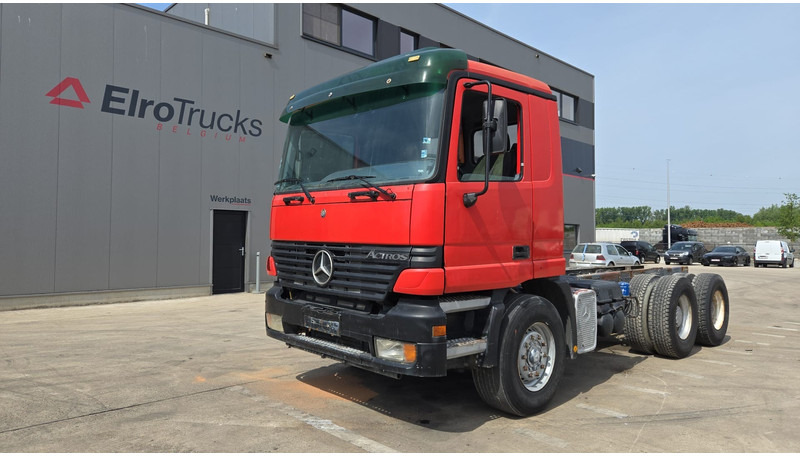 Mercedes-Benz ACTROS 2640 (EPS / 3 PEDALES / V6 / LAMES / GRAND PONT / EURO 2 / SEMI-AUTO) - Chassis vrachtwagen: afbeelding 1 Mercedes-Benz ACTROS 2640 (EPS / 3 PEDALES / V6 / LAMES / GRAND PONT / EURO 2 / SEMI-AUTO) - Chassis vrachtwagen: afbeelding 1