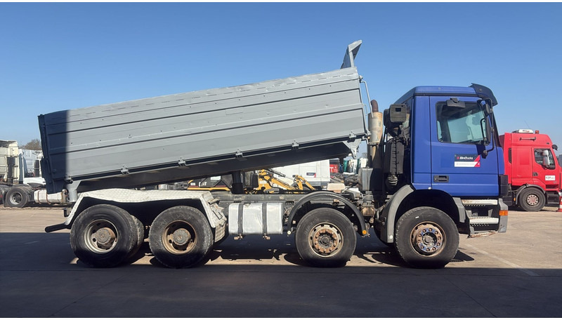 Mercedes-Benz ACTROS 3243 (FREINS TAMBOUR / EPS / 3 PEDALES / LAMES / GRAND PONT / STEEL SUSP. / V6) - Kipper vrachtwagen: afbeelding 4 Mercedes-Benz ACTROS 3243 (FREINS TAMBOUR / EPS / 3 PEDALES / LAMES / GRAND PONT / STEEL SUSP. / V6) - Kipper vrachtwagen: afbeelding 4