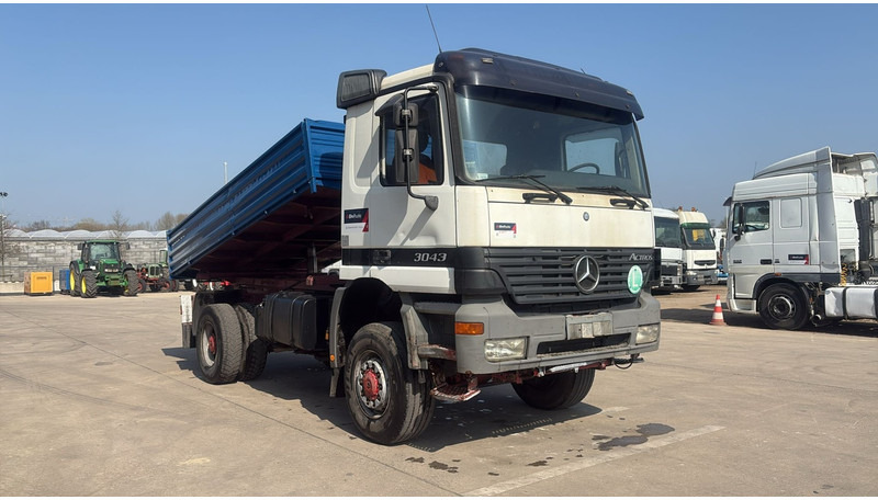 Mercedes-Benz Actros 1843 (4X4 / EPS / GRAND PONT / LAMES / V6 / 2 PONTS) - Kipper vrachtwagen: afbeelding 2 Mercedes-Benz Actros 1843 (4X4 / EPS / GRAND PONT / LAMES / V6 / 2 PONTS) - Kipper vrachtwagen: afbeelding 2