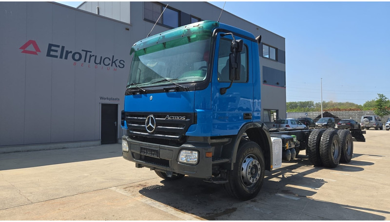 Mercedes-Benz Actros 2636 (MP2 / LAMES / STEEL SUSP. / BOITE MANUELLE / RETARDER !! / TRES PROPRE) - Chassis vrachtwagen: afbeelding 1 Mercedes-Benz Actros 2636 (MP2 / LAMES / STEEL SUSP. / BOITE MANUELLE / RETARDER !! / TRES PROPRE) - Chassis vrachtwagen: afbeelding 1