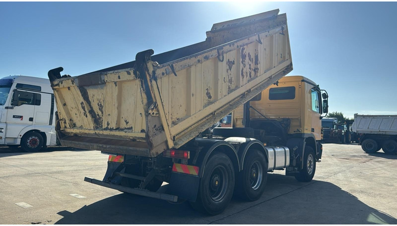 Mercedes-Benz Actros 2641 (EPS / PARFAIT ETAT / LAMES / GRAND PONT / 6X4 / MP2) - Kipper vrachtwagen: afbeelding 4 Mercedes-Benz Actros 2641 (EPS / PARFAIT ETAT / LAMES / GRAND PONT / 6X4 / MP2) - Kipper vrachtwagen: afbeelding 4