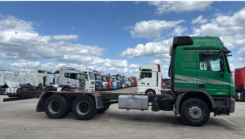 Mercedes-Benz Actros 2646 (LAMES / V6 / GRAND PONT / STEEL SUSP / MP3 / BOITE MANUELLE) - Chassis vrachtwagen: afbeelding 3 Mercedes-Benz Actros 2646 (LAMES / V6 / GRAND PONT / STEEL SUSP / MP3 / BOITE MANUELLE) - Chassis vrachtwagen: afbeelding 3