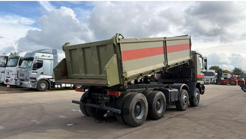 Mercedes-Benz Actros 3235 (EPS / LAMES / GRAND PONT / STEEL SUSP. / 3 PEDALES / MP1) - Kipper vrachtwagen: afbeelding 4 Mercedes-Benz Actros 3235 (EPS / LAMES / GRAND PONT / STEEL SUSP. / 3 PEDALES / MP1) - Kipper vrachtwagen: afbeelding 4