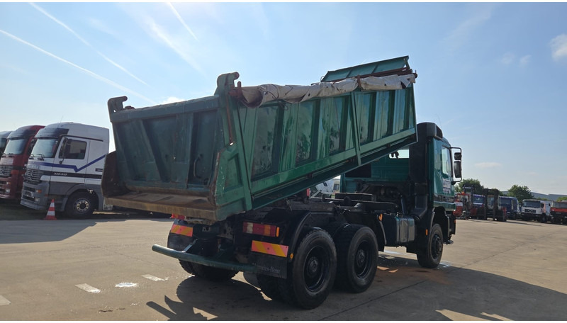 Mercedes-Benz Actros 3331 (BOITE MANUELLE / 6X6 / LAMES / GRAND PONT / V6) - Kipper vrachtwagen: afbeelding 5 Mercedes-Benz Actros 3331 (BOITE MANUELLE / 6X6 / LAMES / GRAND PONT / V6) - Kipper vrachtwagen: afbeelding 5