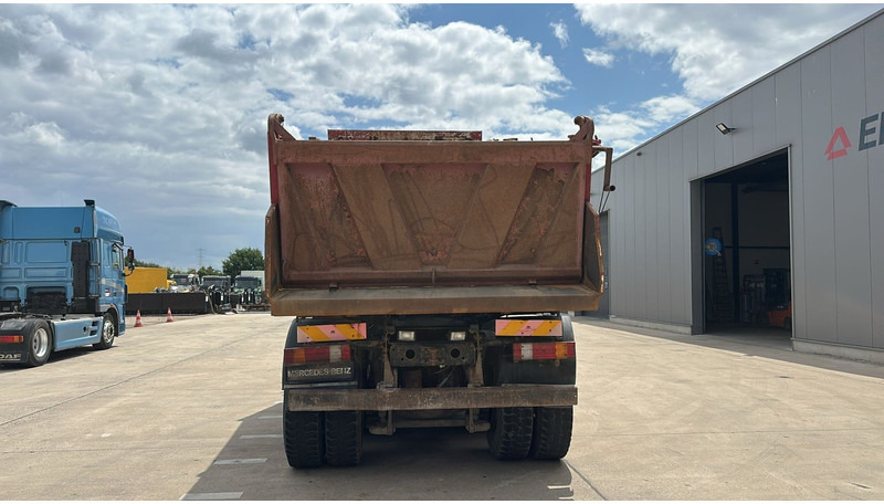 Mercedes-Benz Actros 4143 (8X6 / LAMES / EPS / V6 / GRAND PONT / BIG AXLE / 3 PEDALES) - Kipper vrachtwagen: afbeelding 4 Mercedes-Benz Actros 4143 (8X6 / LAMES / EPS / V6 / GRAND PONT / BIG AXLE / 3 PEDALES) - Kipper vrachtwagen: afbeelding 4