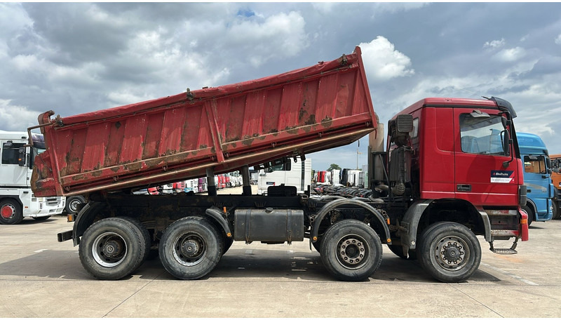 Mercedes-Benz Actros 4143 (8X6 / LAMES / EPS / V6 / GRAND PONT / BIG AXLE / 3 PEDALES) - Kipper vrachtwagen: afbeelding 5 Mercedes-Benz Actros 4143 (8X6 / LAMES / EPS / V6 / GRAND PONT / BIG AXLE / 3 PEDALES) - Kipper vrachtwagen: afbeelding 5